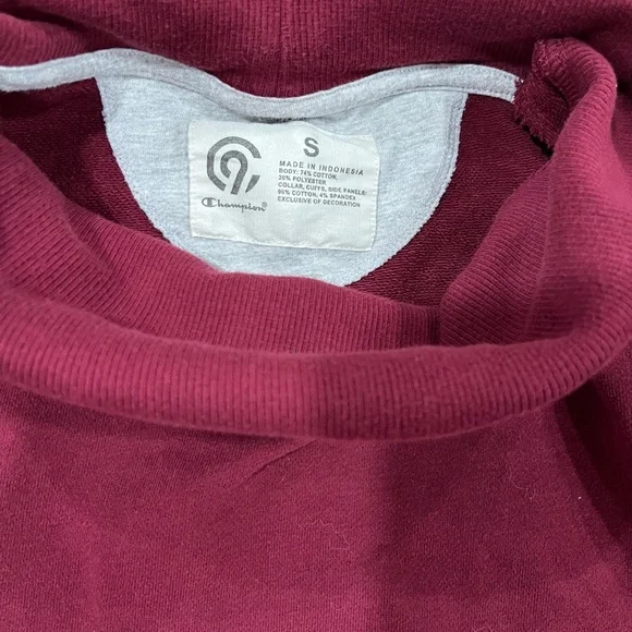Champion Burgundy Turtleneck Sweatshirt - Picture 2 of 4